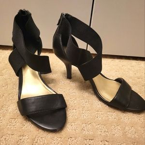 Audrey Brooke size 7 small heel sandal